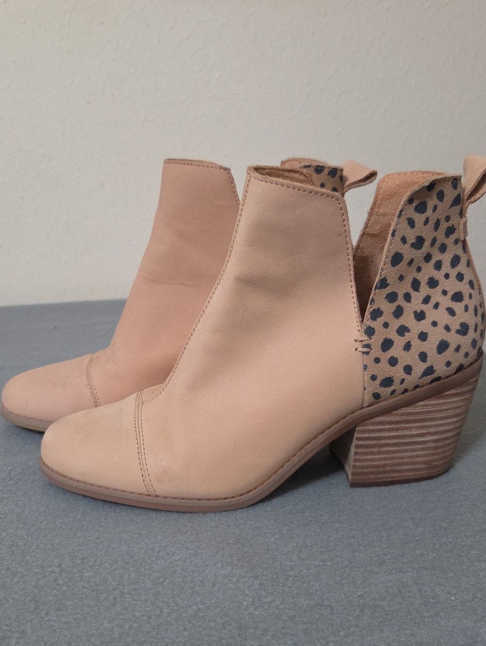 TOMS Women's Beige Suede Ankle Boot with Leopard Accent 3" Heel - Size 9.5‎